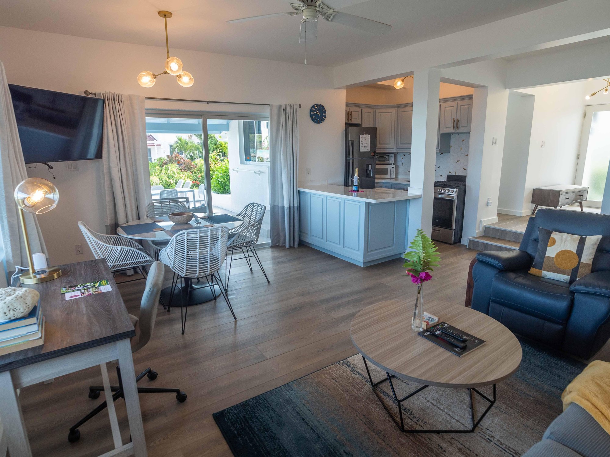 Living room, dining table and a desk for the 9 am call