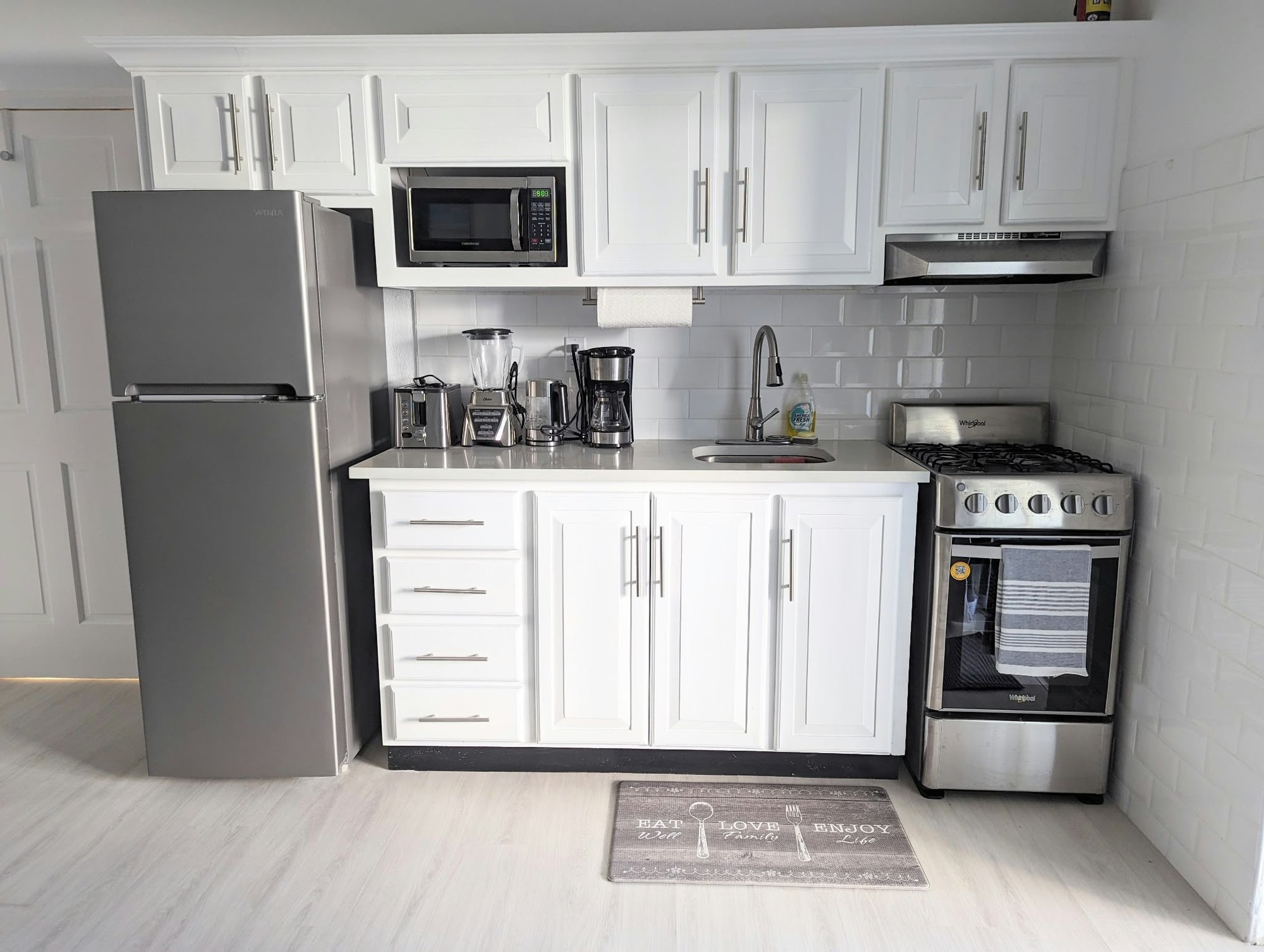 The white kitchen: gas stove, full-size fridge, everything for breakfast